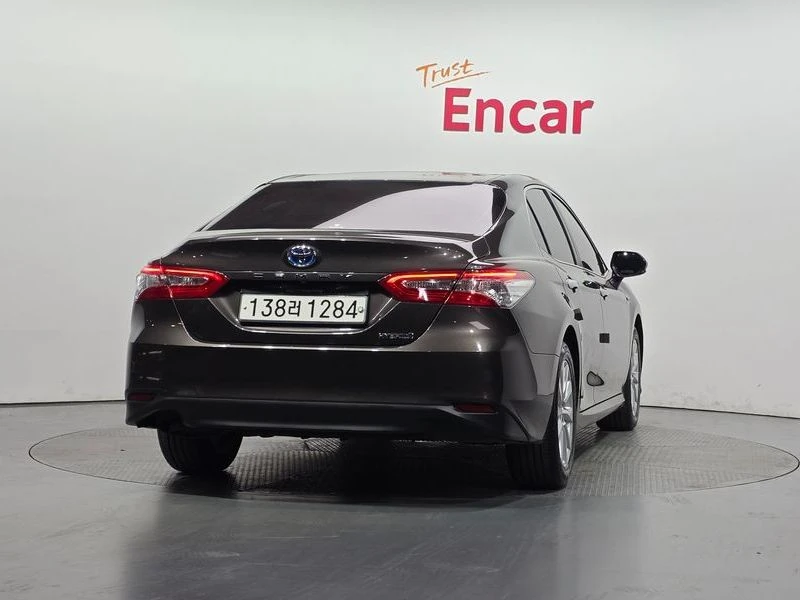 Toyota Camry 2.5 LE Hybrid| 208к.с.| ВКЛ.ТЕХНОТЕСТ, снимка 4 - Автомобили и джипове - 55119928