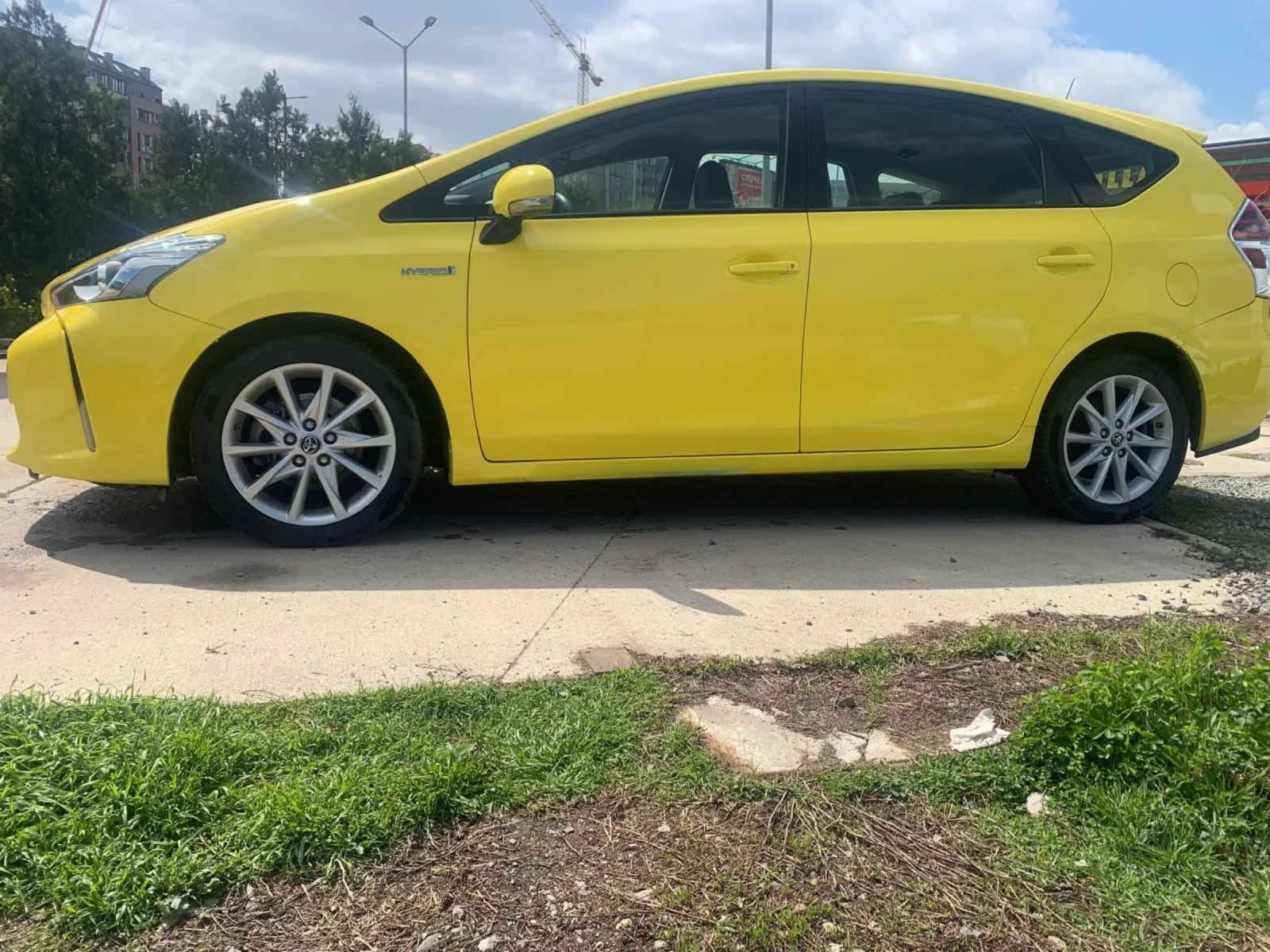Toyota Prius Седем места  - изображение 4