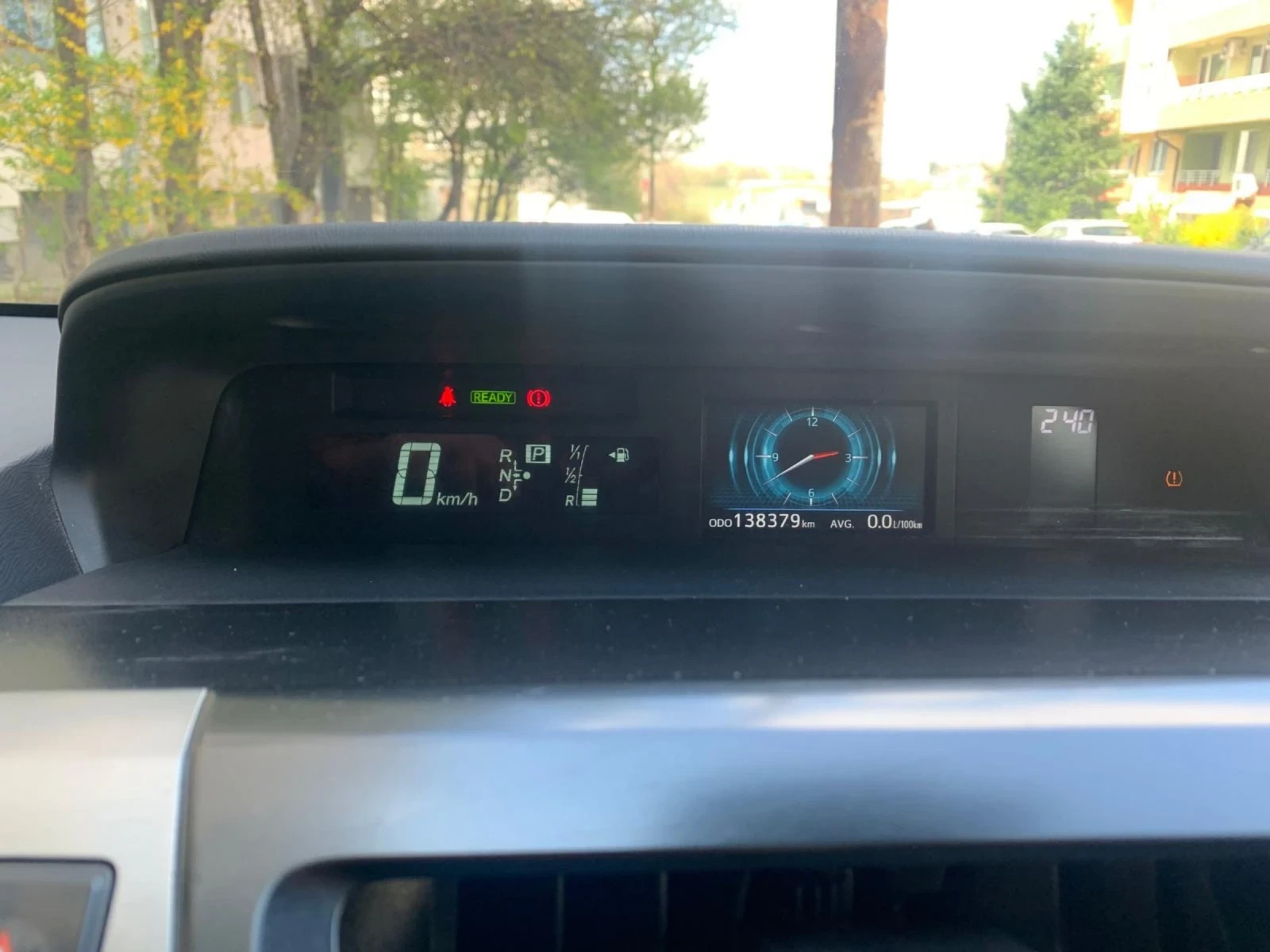 Toyota Prius Седем места  - изображение 8
