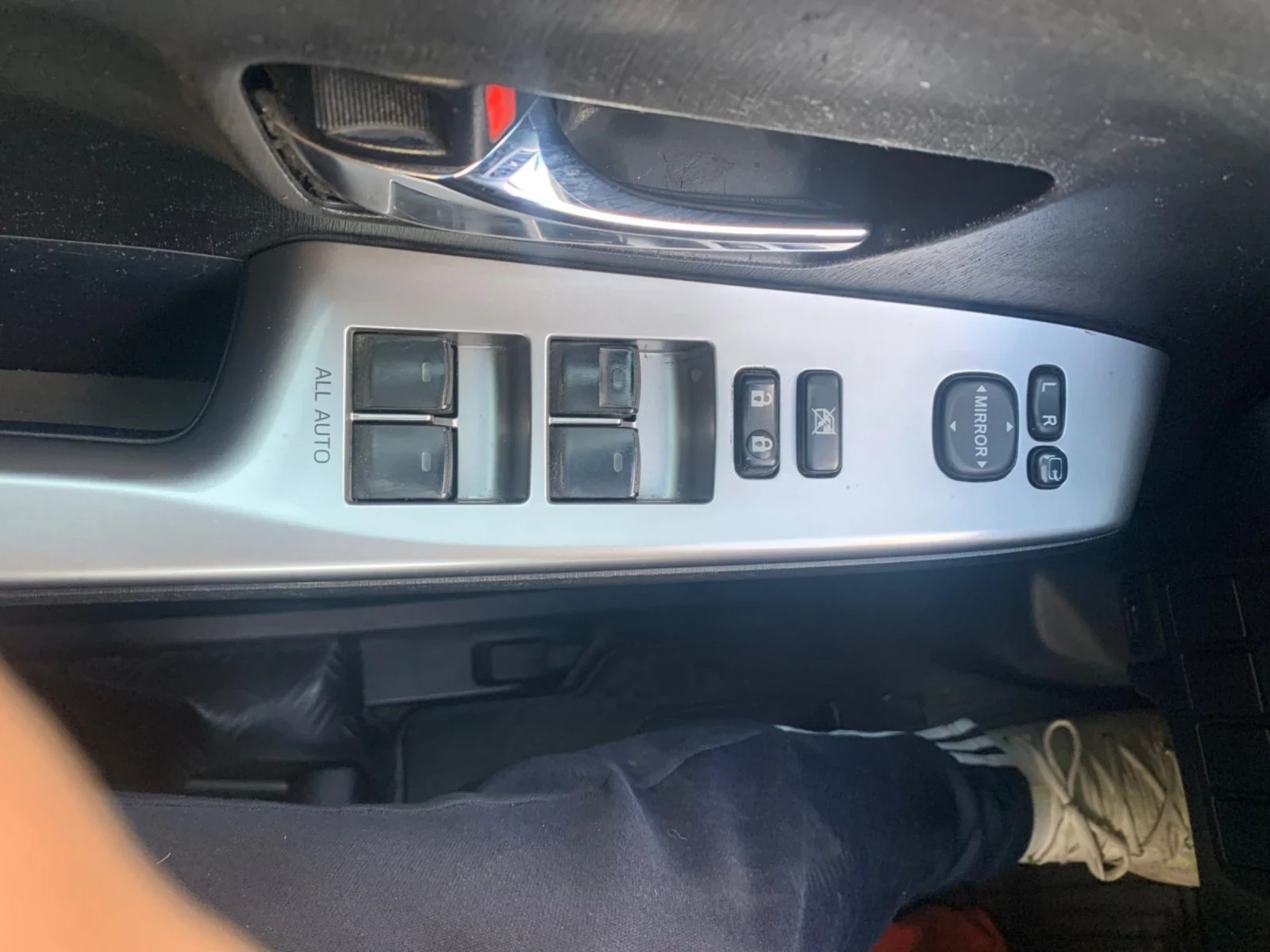 Toyota Prius Седем места  - изображение 10