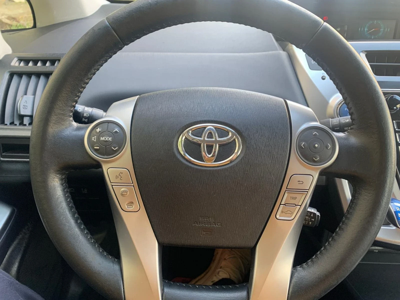 Toyota Prius Седем места  - изображение 9