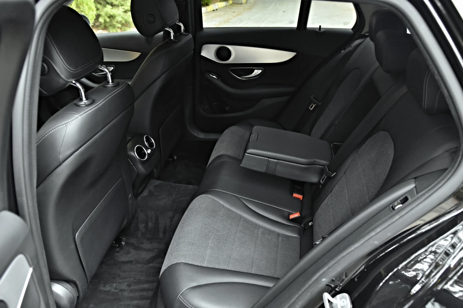 Mercedes-Benz C 220 d * NAVI* LED* BSA* KEYLESS* CAMERA - изображение 7