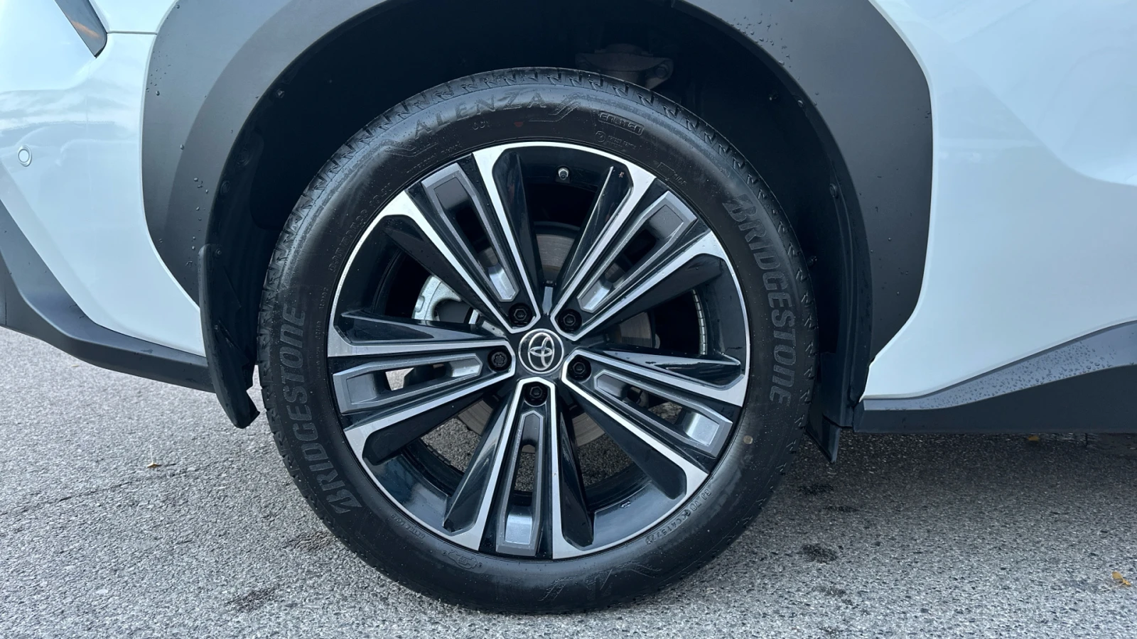 Toyota bZ4X AWD Luxury  | Mobile.bg   16