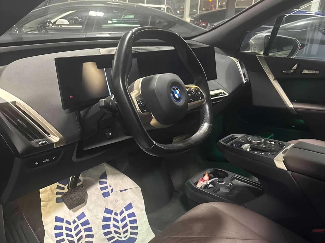 BMW iX * xDrive40 * HARMAN KARDON* 360* KEYLESS*  - изображение 5