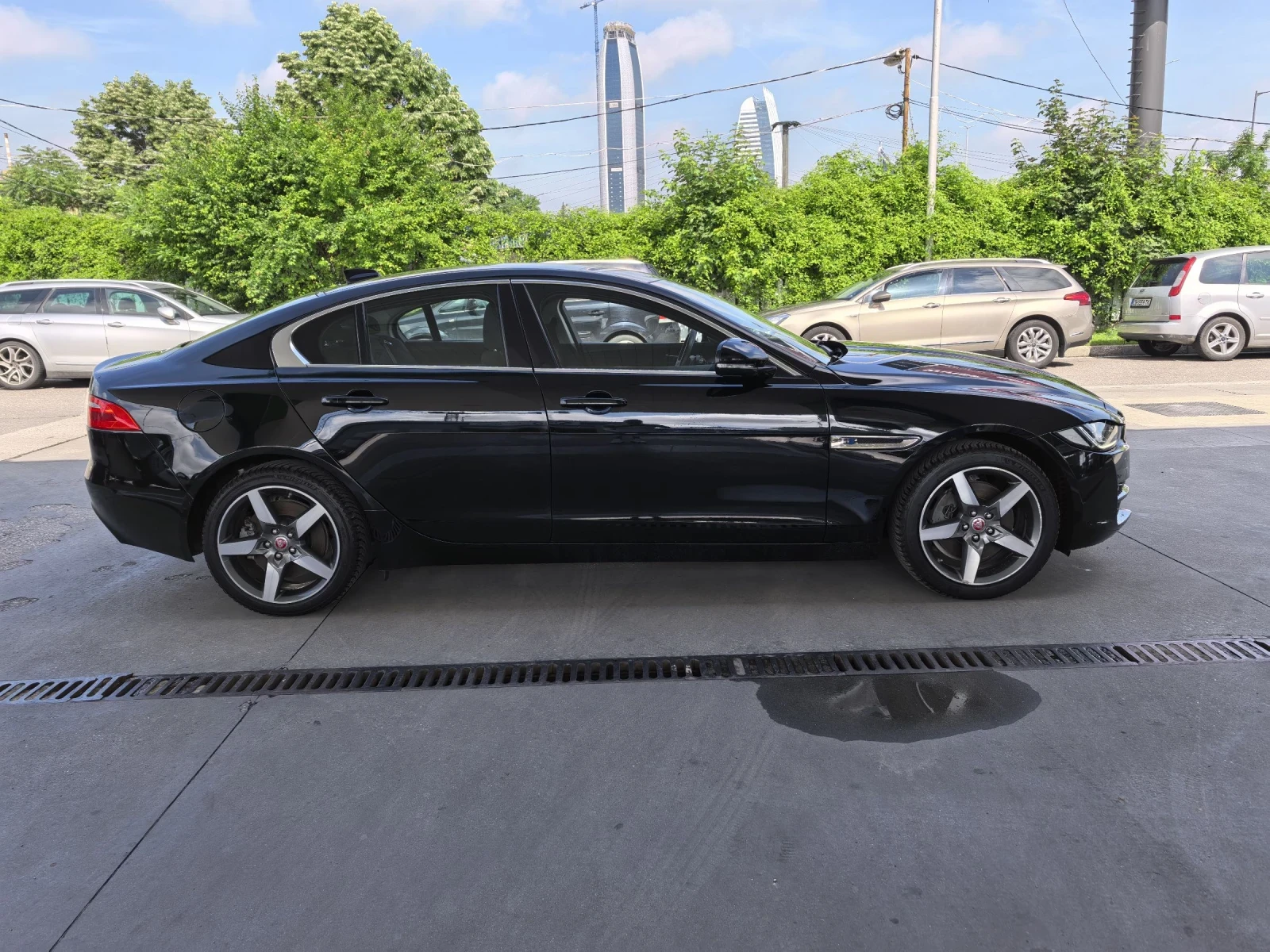 Jaguar XE 20d 180к.с 4х4 Facelift!!!, снимка 7 - Автомобили и джипове - 53608363
