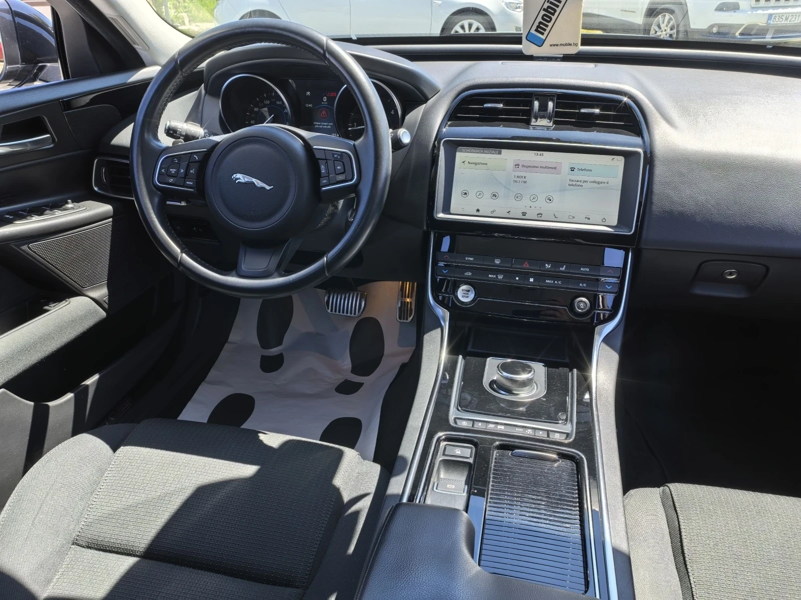 Jaguar XE 2.0d 180к.с 4х4 Facelift!!! Изключителна!!! , снимка 14 - Автомобили и джипове - 53608363