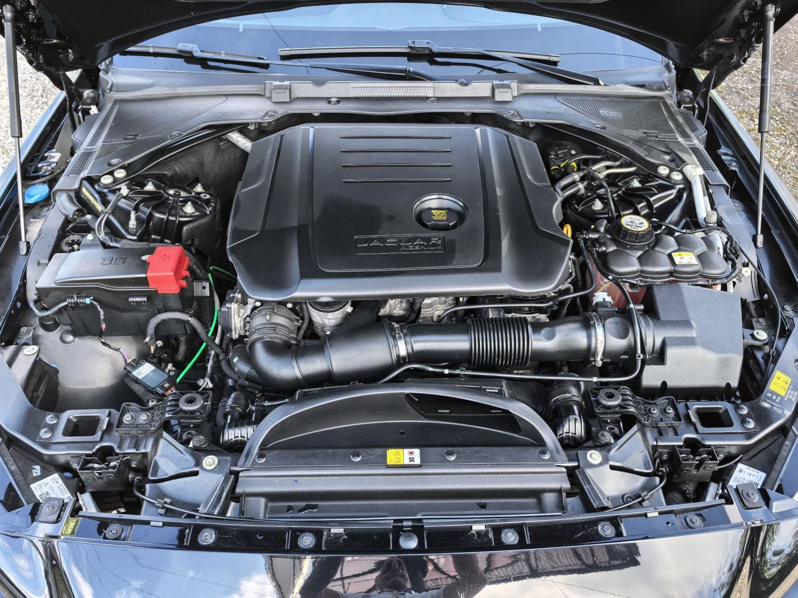Jaguar XE 20d 180к.с 4х4 Facelift!!!, снимка 17 - Автомобили и джипове - 53608363