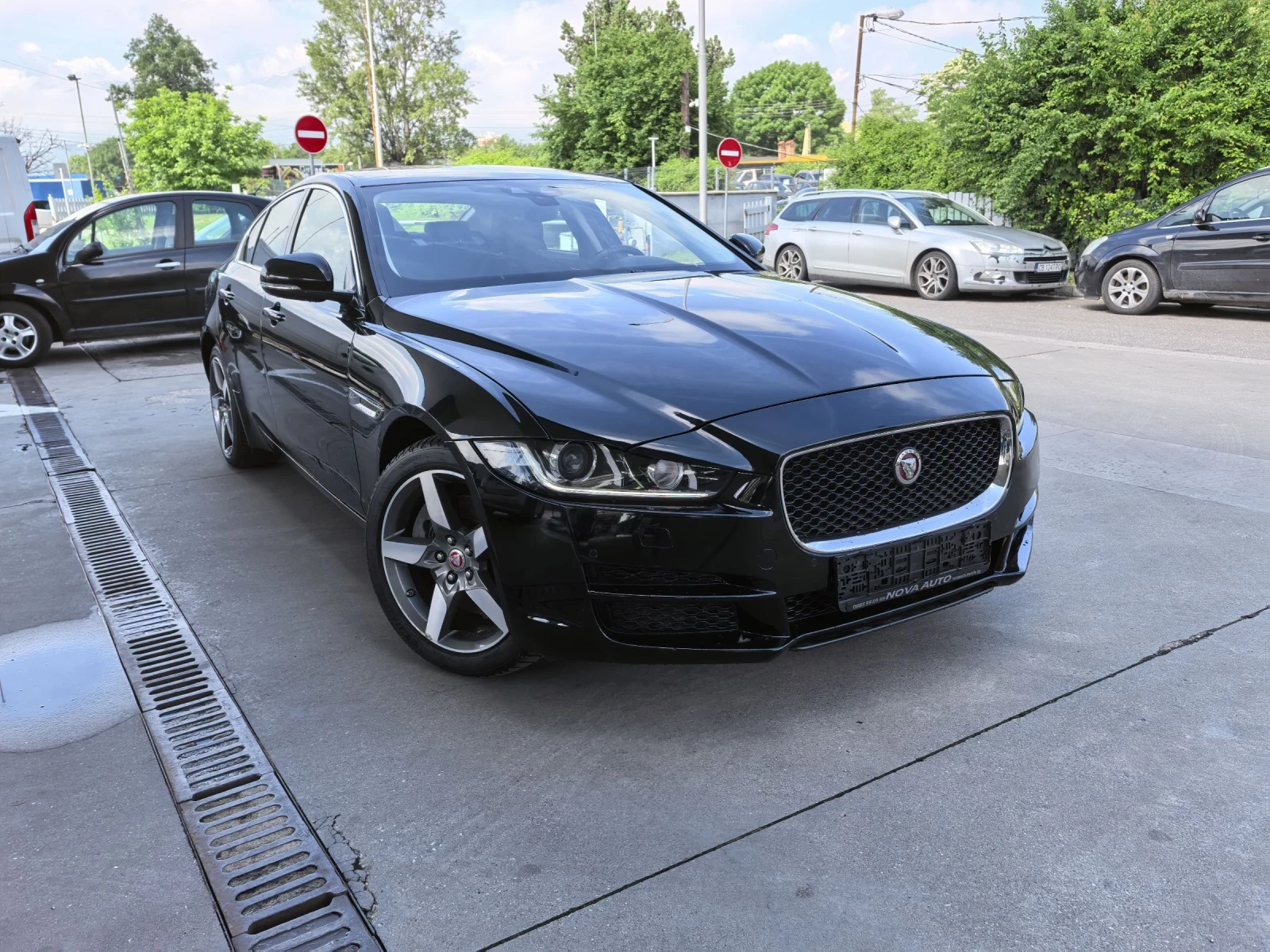 Jaguar XE 20d 180к.с 4х4 Facelift!!!, снимка 4 - Автомобили и джипове - 53608363