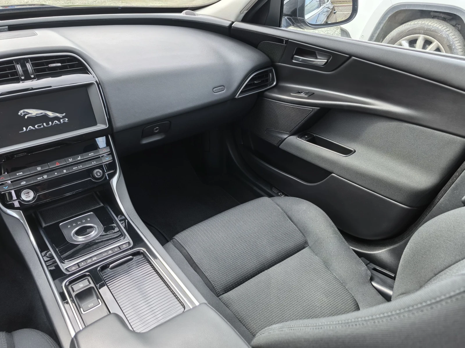 Jaguar XE D180(180hp) AWD Facelift 06.2019!!! - изображение 10