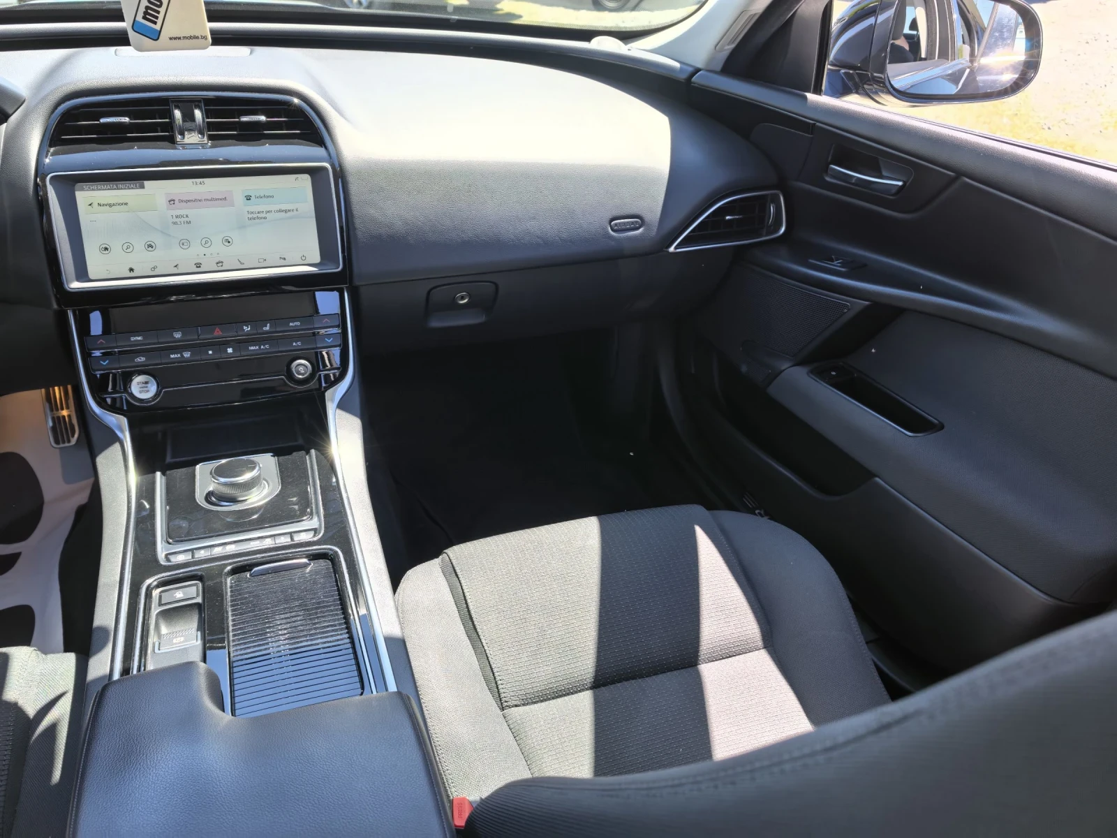 Jaguar XE 2.0d 180к.с 4х4 Facelift!!! Изключителна!!! , снимка 15 - Автомобили и джипове - 53608363