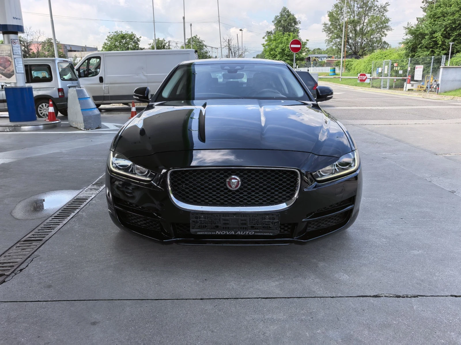 Jaguar XE 20d 180к.с 4х4 Facelift!!!, снимка 5 - Автомобили и джипове - 53608363