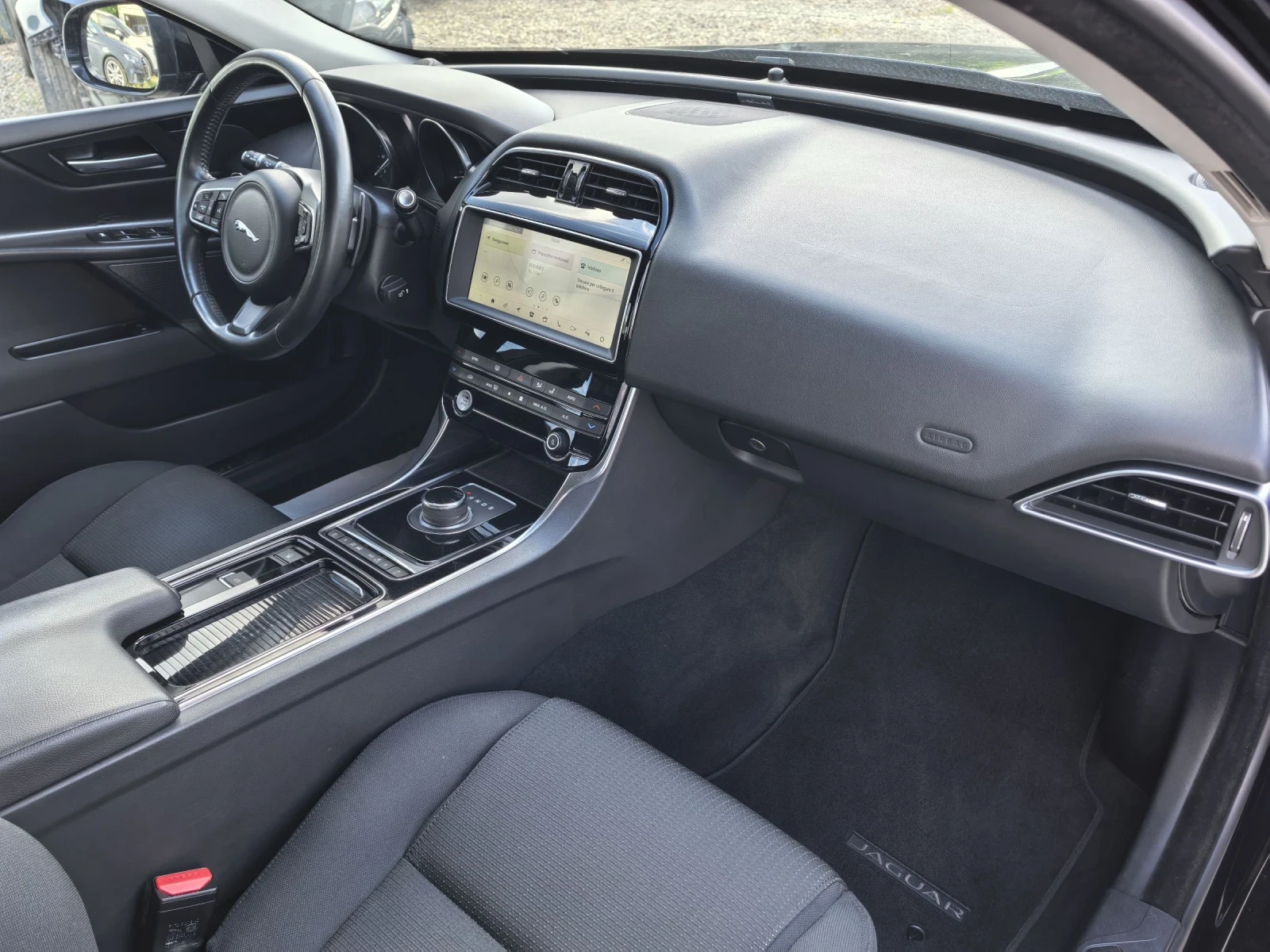 Jaguar XE 20d 180к.с 4х4 Facelift!!!, снимка 11 - Автомобили и джипове - 53608363