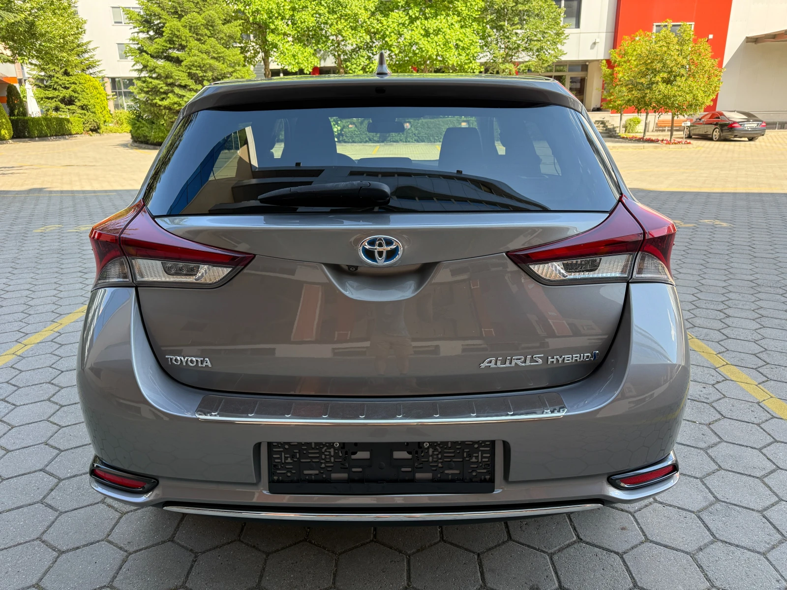 Toyota Auris 1.8Hybrid* FACELIFT* 102000км* Сервизна История* , снимка 5 - Автомобили и джипове - 54897059