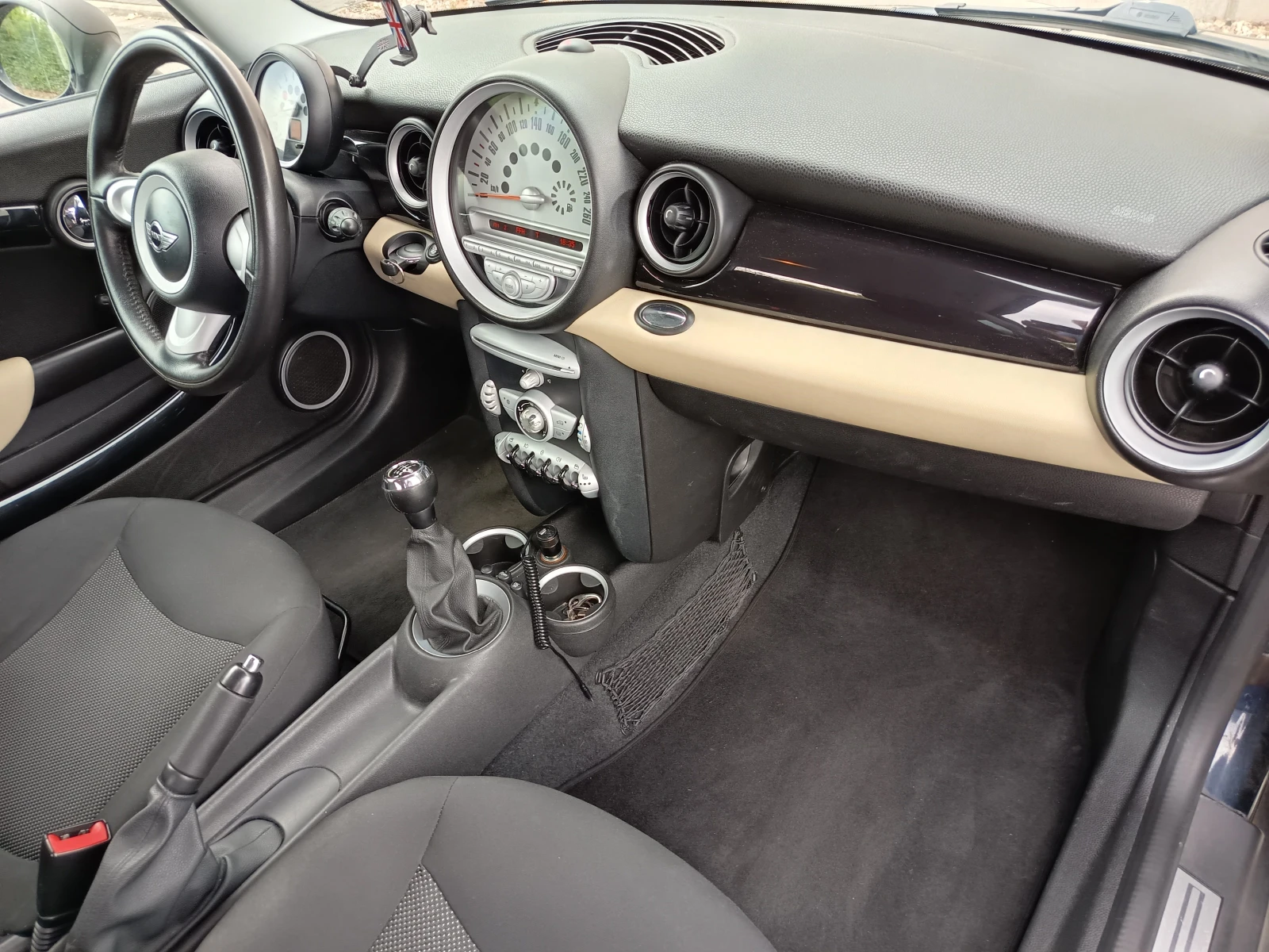 Mini One, снимка 15 - Автомобили и джипове - 55276423