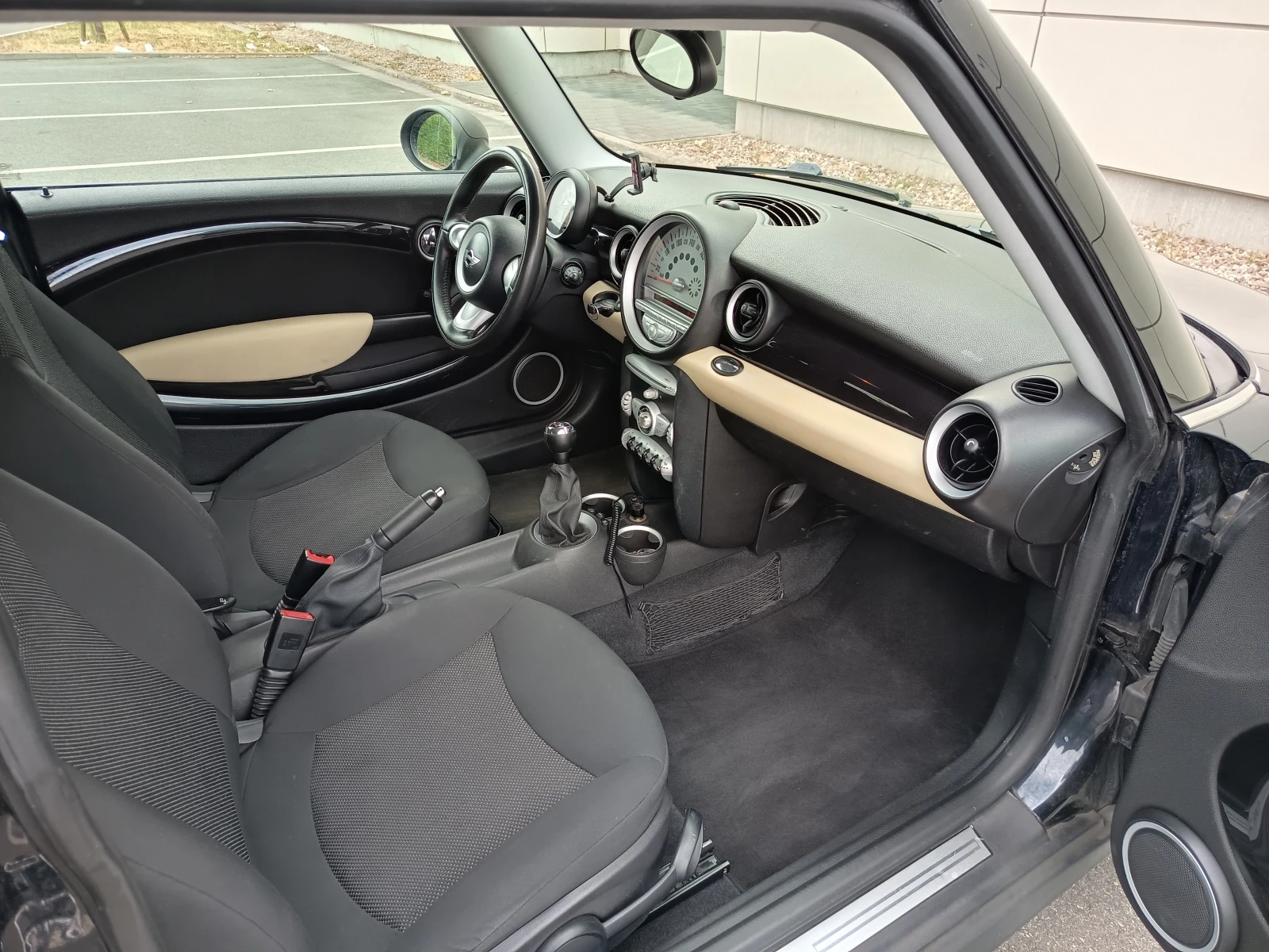 Mini One, снимка 11 - Автомобили и джипове - 55276423