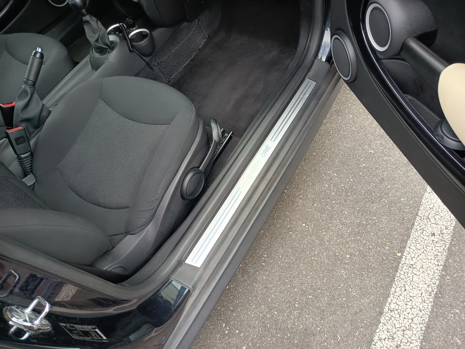 Mini One, снимка 16 - Автомобили и джипове - 55276423