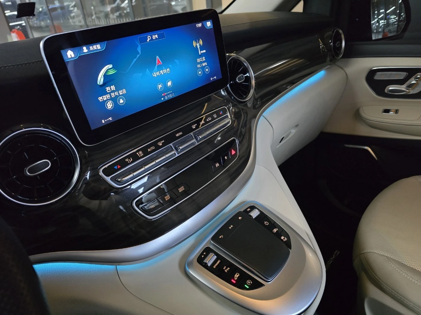 Mercedes-Benz V 300 КРАЙНА ЦЕНА, снимка 16 - Автомобили и джипове - 55328790
