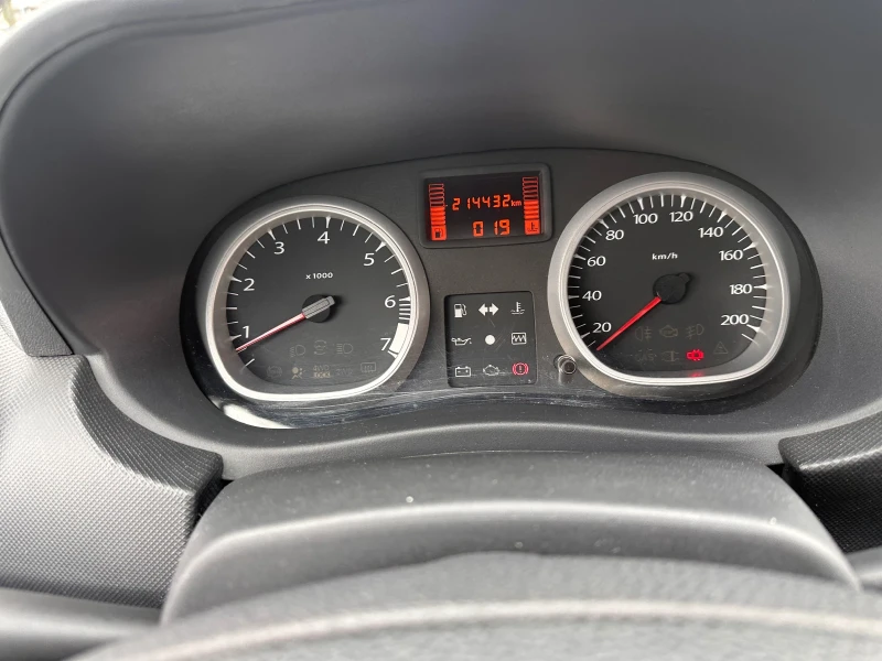 Dacia Duster газ/бензин, снимка 11 - Автомобили и джипове - 53291992