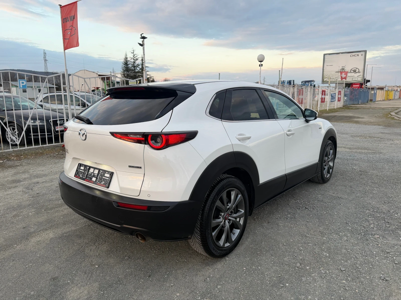 Mazda CX-30 2.0i - 180 / 100 YEARS MAZDA / ЕВРО6 / 360 КАМЕРА , снимка 5 - Автомобили и джипове - 53977921