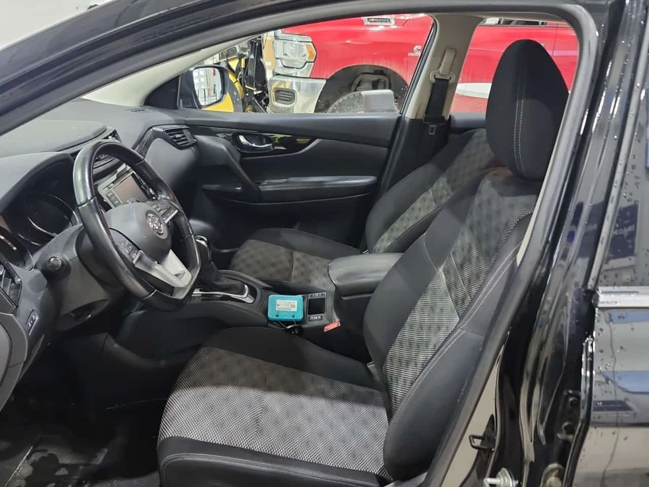 Nissan Qashqai * SV * * ПАРКТРОНИК* * ПАНОРАМА* * ЗАДНА КАМЕРА* , снимка 8 - Автомобили и джипове - 54017848