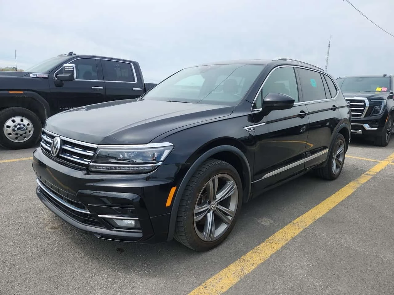 VW Tiguan R LINE/HIGHLINE/CARFAX/ФИНАНСИРАНЕ, снимка 2 - Автомобили и джипове - 54681013