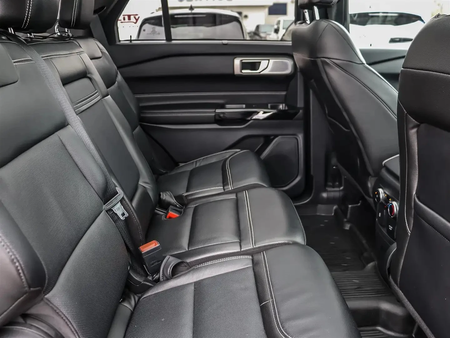 Ford Explorer ST * AвтоКредит * (ЦЕНА ДО БГ), снимка 16 - Автомобили и джипове - 54896333