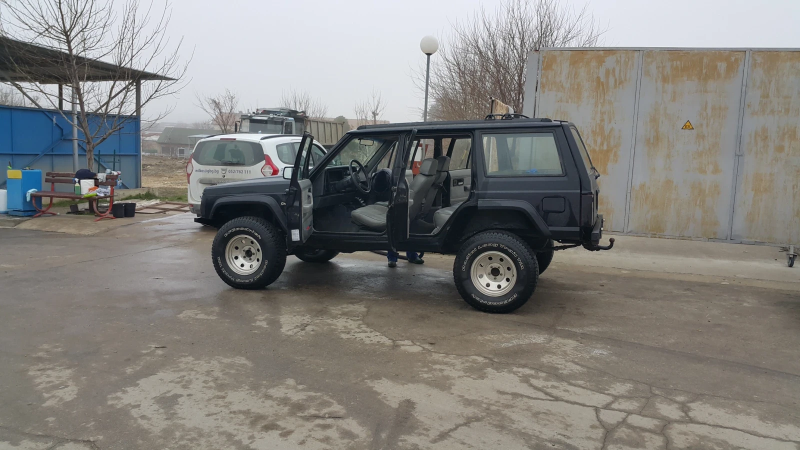 Jeep Cherokee, снимка 2 - Автомобили и джипове - 54956336