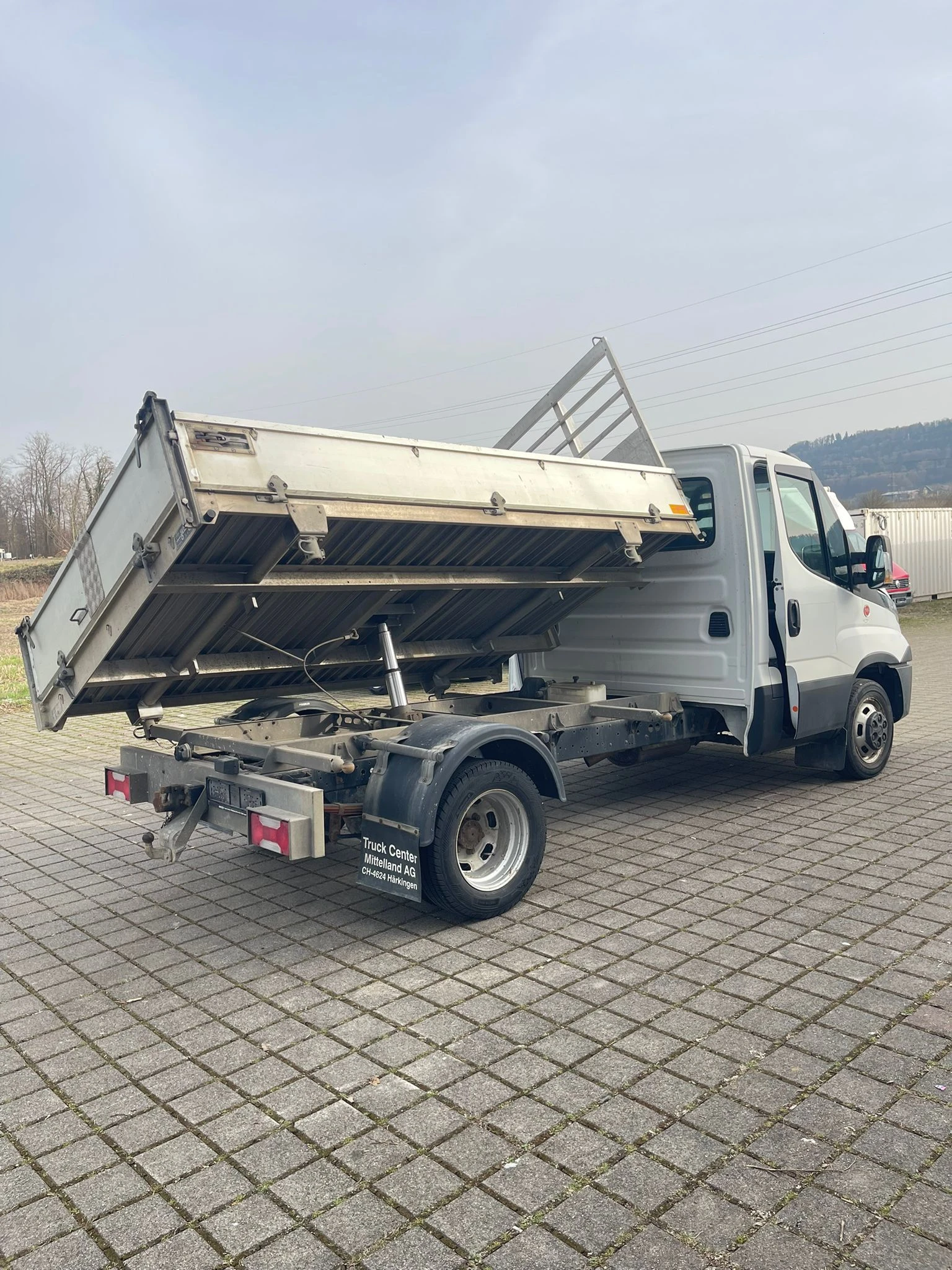 Iveco Daily 35C16 160k.c КлиматикТристранен самосва  ШВЕЙЦАРИЯ, снимка 12 - Бусове и автобуси - 53744045
