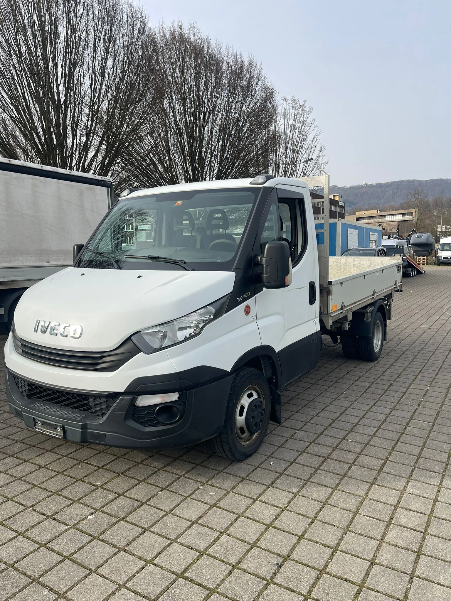 Iveco Daily 35C16 160k.c КлиматикТристранен самосва  ШВЕЙЦАРИЯ, снимка 2 - Бусове и автобуси - 53744045