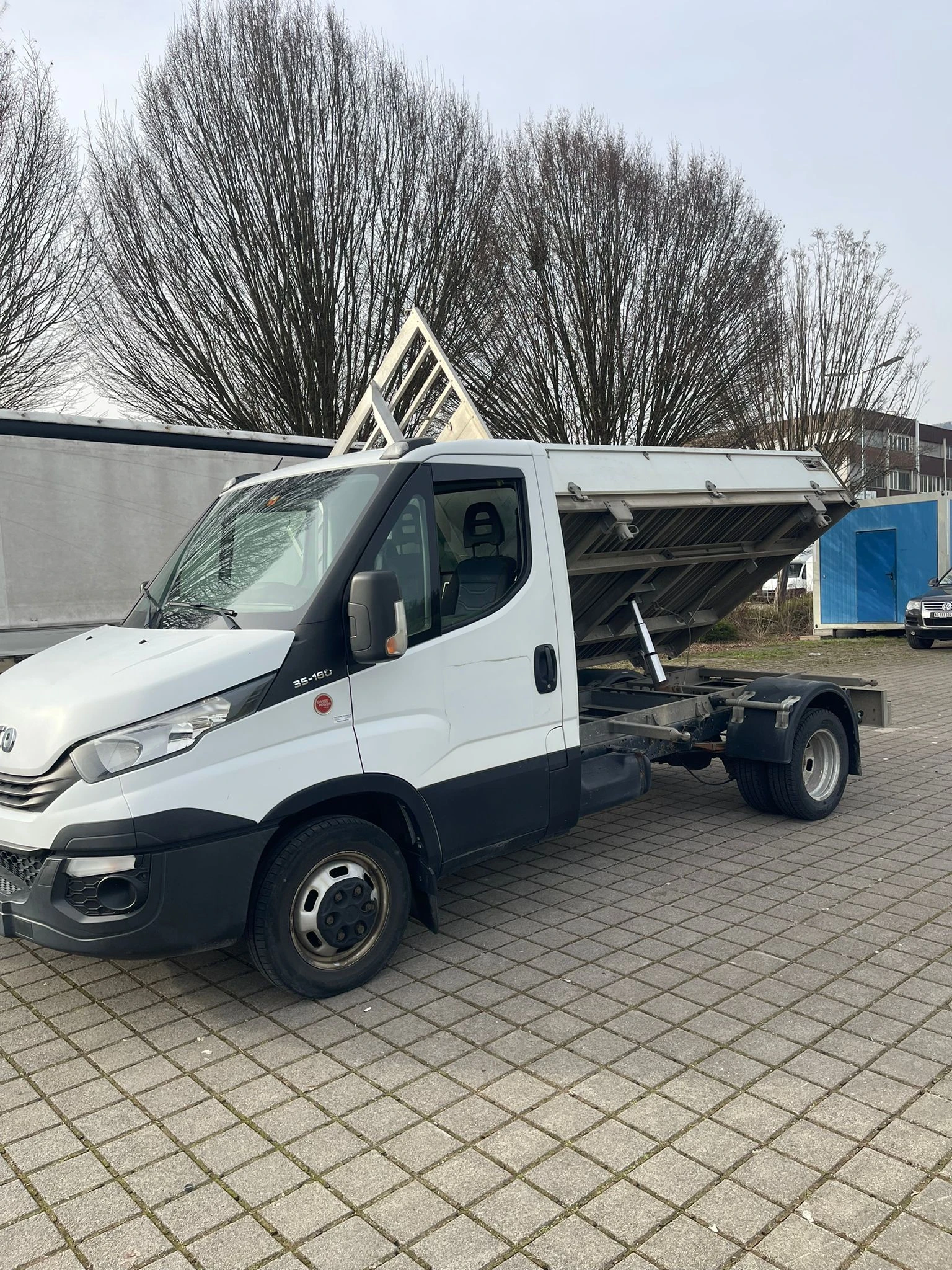 Iveco Daily 35C16 160k.c КлиматикТристранен самосва  ШВЕЙЦАРИЯ, снимка 13 - Бусове и автобуси - 53744045