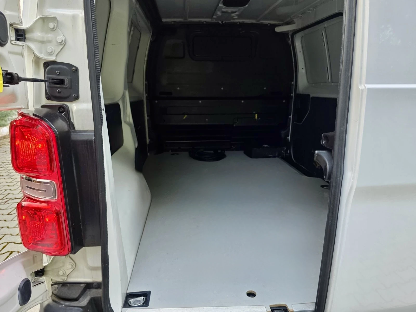 Peugeot Expert Electric 2 бр., снимка 9 - Бусове и автобуси - 53994949