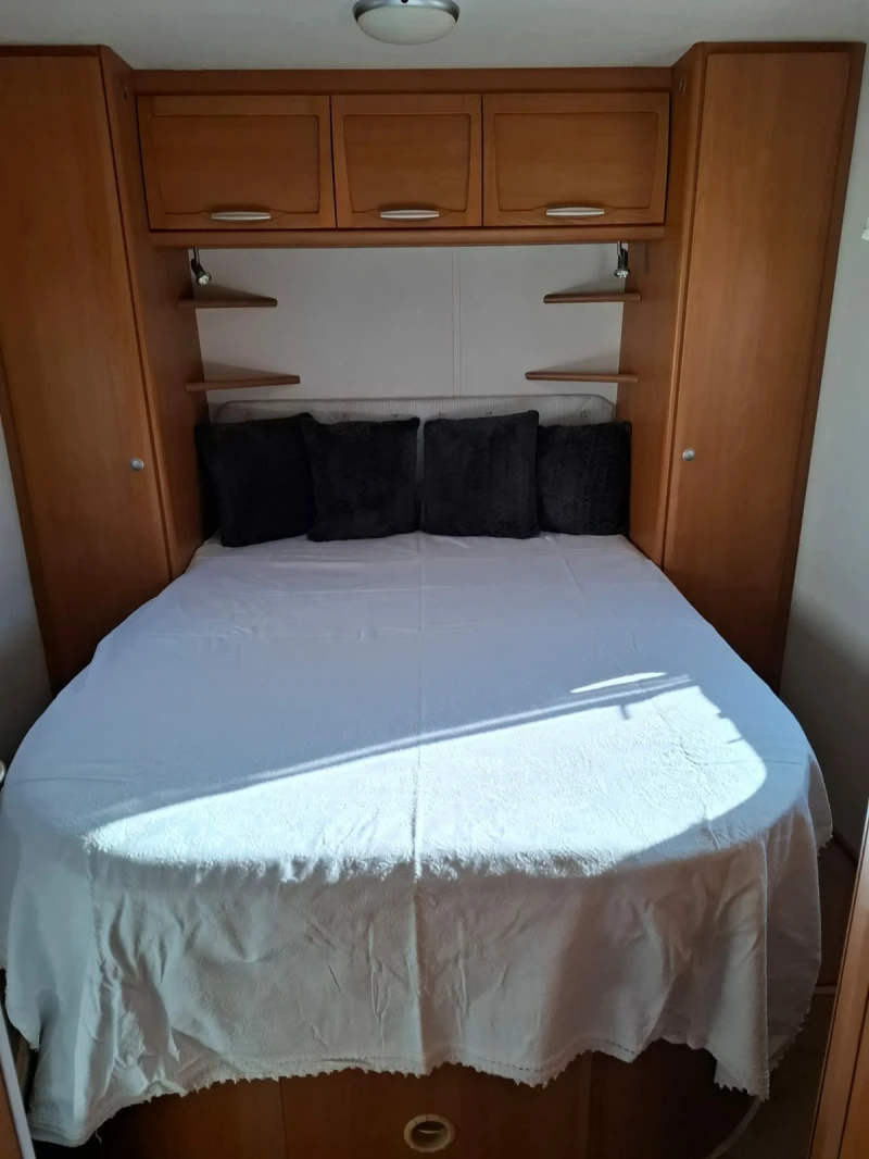 Каравана Други Lunar Lexon 585Sl КРАЛСКА СПАЛНЯ / Муувър, снимка 5 - Каравани и кемпери - 52498348