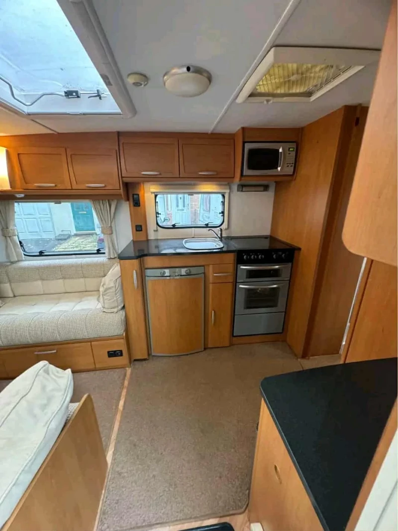 Каравана Други Lunar Lexon 585Sl КРАЛСКА СПАЛНЯ / Муувър, снимка 17 - Каравани и кемпери - 52498348