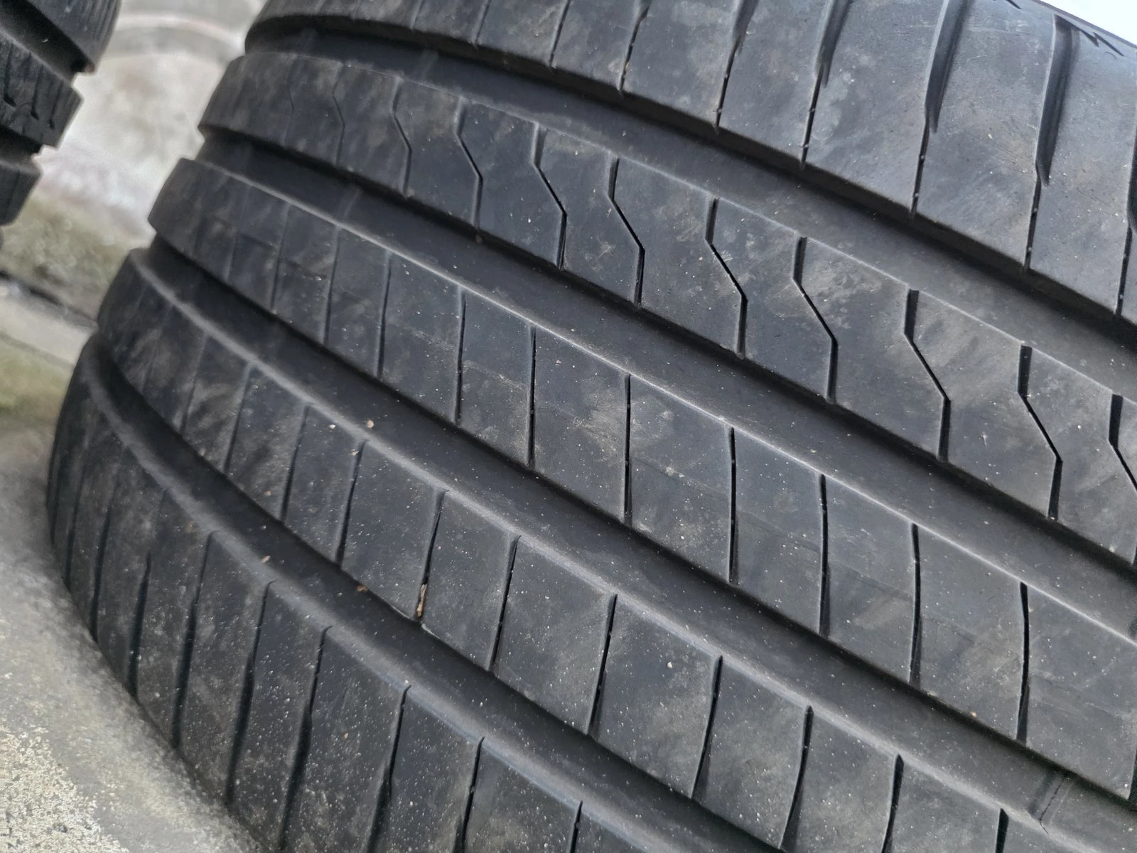 Гуми Летни 255/30R19, снимка 2 - Гуми и джанти - 56730655