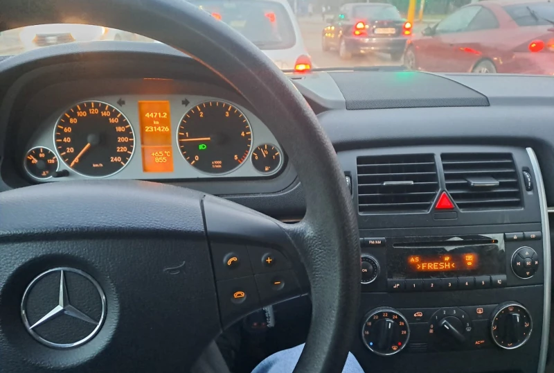 Mercedes-Benz B 180, снимка 6 - Автомобили и джипове - 48264523