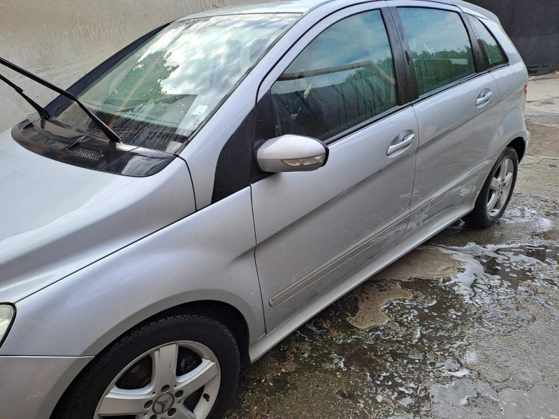 Mercedes-Benz B 180, снимка 2 - Автомобили и джипове - 49240607