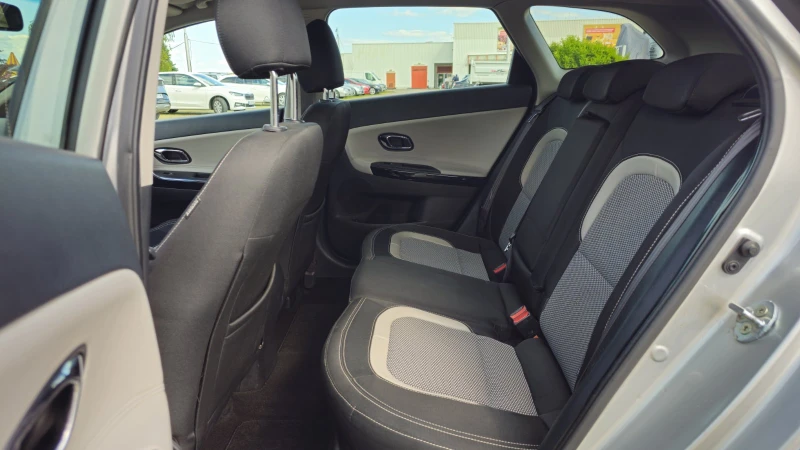 Kia Ceed, снимка 6 - Автомобили и джипове - 52726595