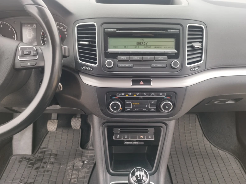 VW Sharan 2.0 Tdi 140  7 места, снимка 11 - Автомобили и джипове - 53483053