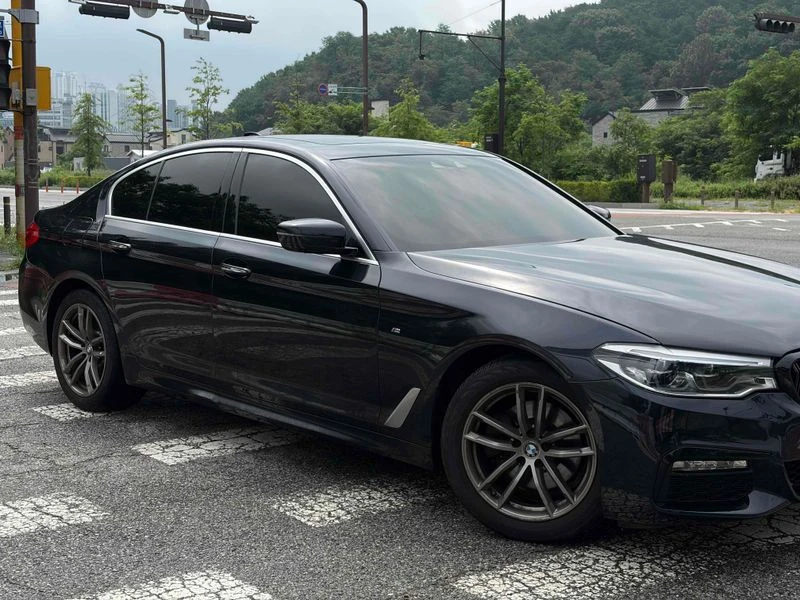 BMW 520 520d M Sport | 360| ПОДГРЕВ| ОБДУХВАНЕ| ПАНО, снимка 4 - Автомобили и джипове - 55739856