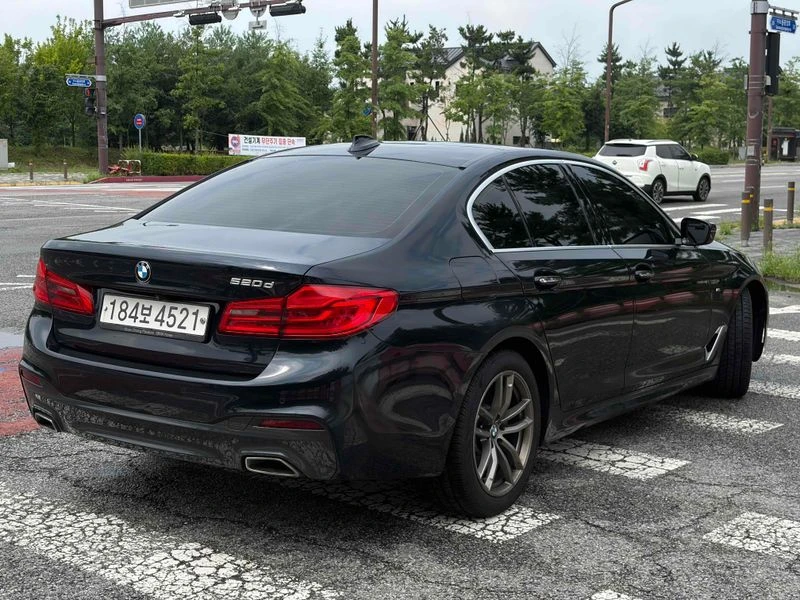 BMW 520 520d M Sport | 360| ПОДГРЕВ| ОБДУХВАНЕ| ПАНО, снимка 9 - Автомобили и джипове - 55739856