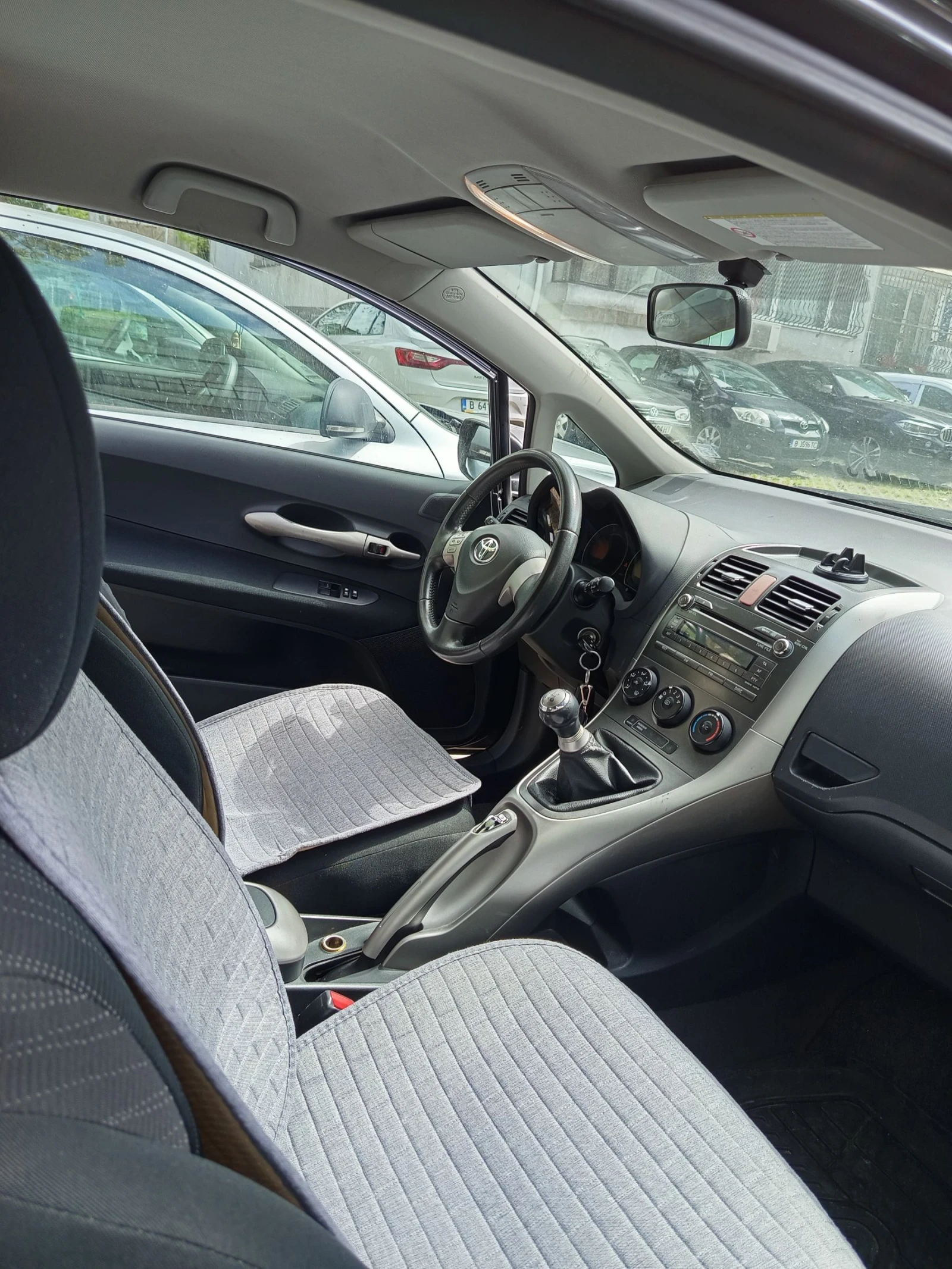 Toyota Auris Хечбек - изображение 3