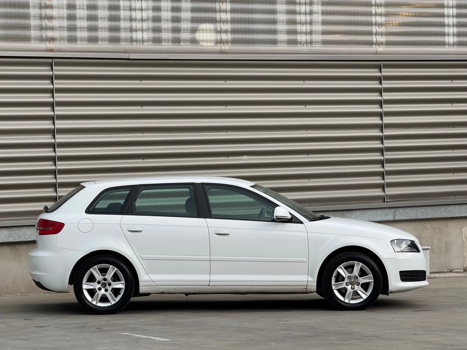Audi A3 SPORTBACK FACELIFT 2.0 TDI 140 HP РЕГИСТРИРАН ТОП - изображение 8