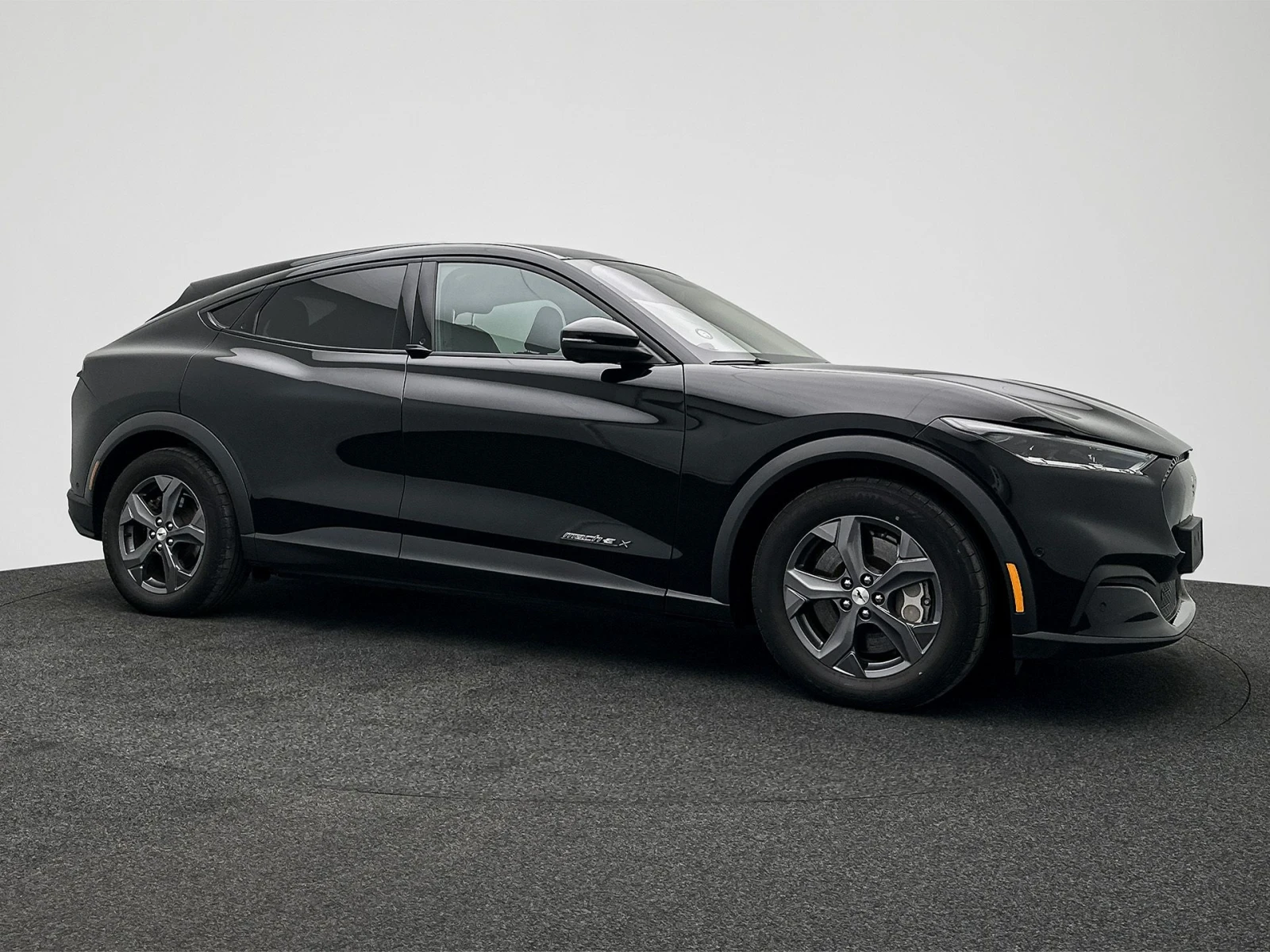 Ford Mustang Mach-E 99 kWh Premium  - изображение 4