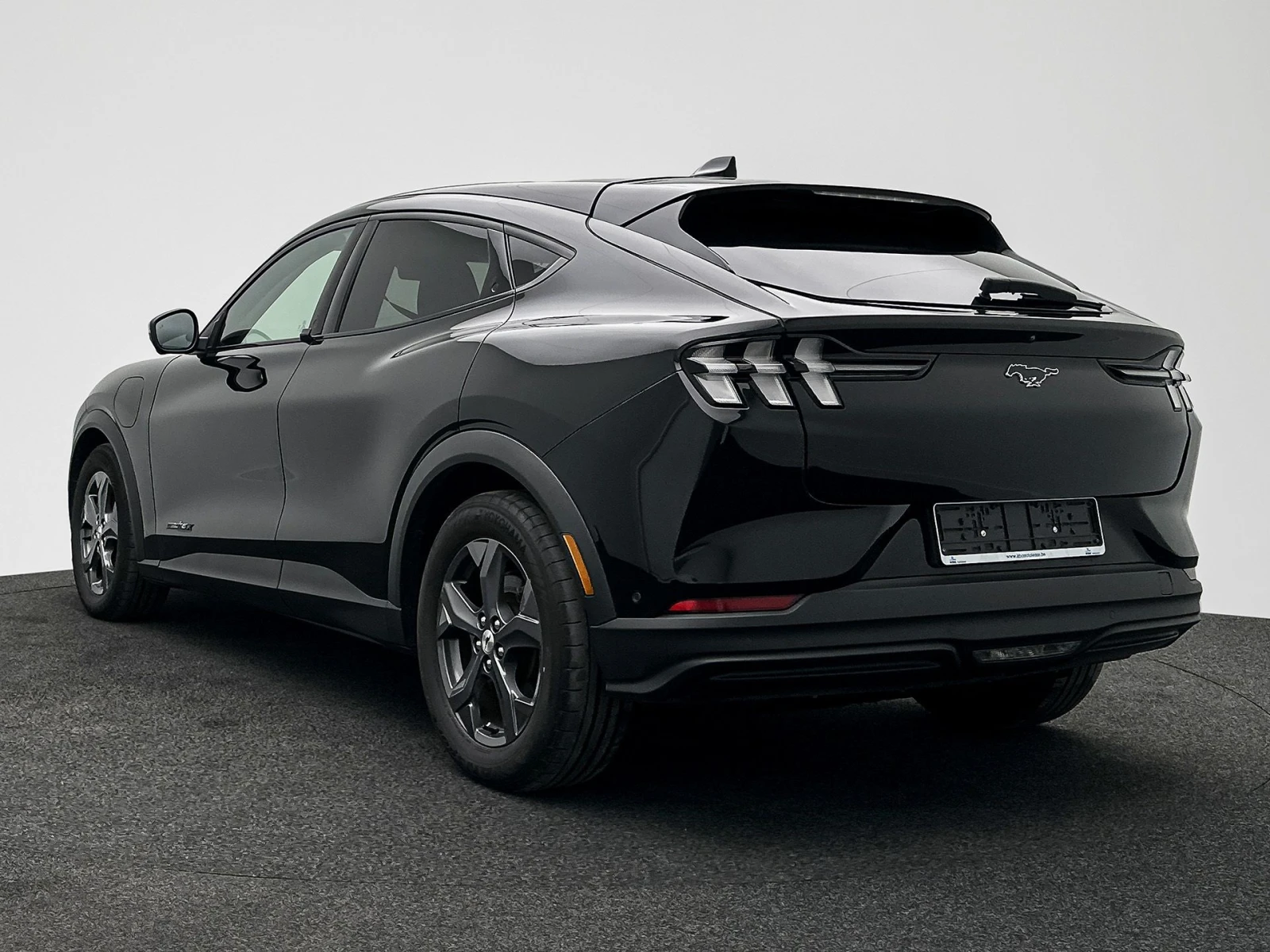 Ford Mustang Mach-E 99 kWh Premium  - изображение 8