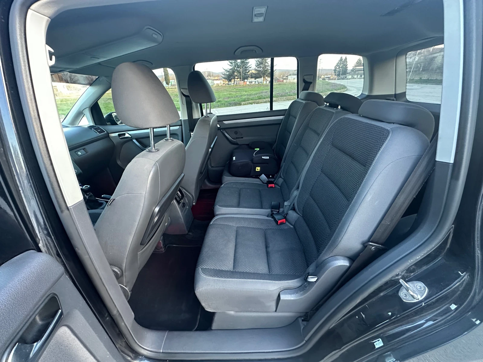 VW Touran, снимка 8 - Автомобили и джипове - 54140312