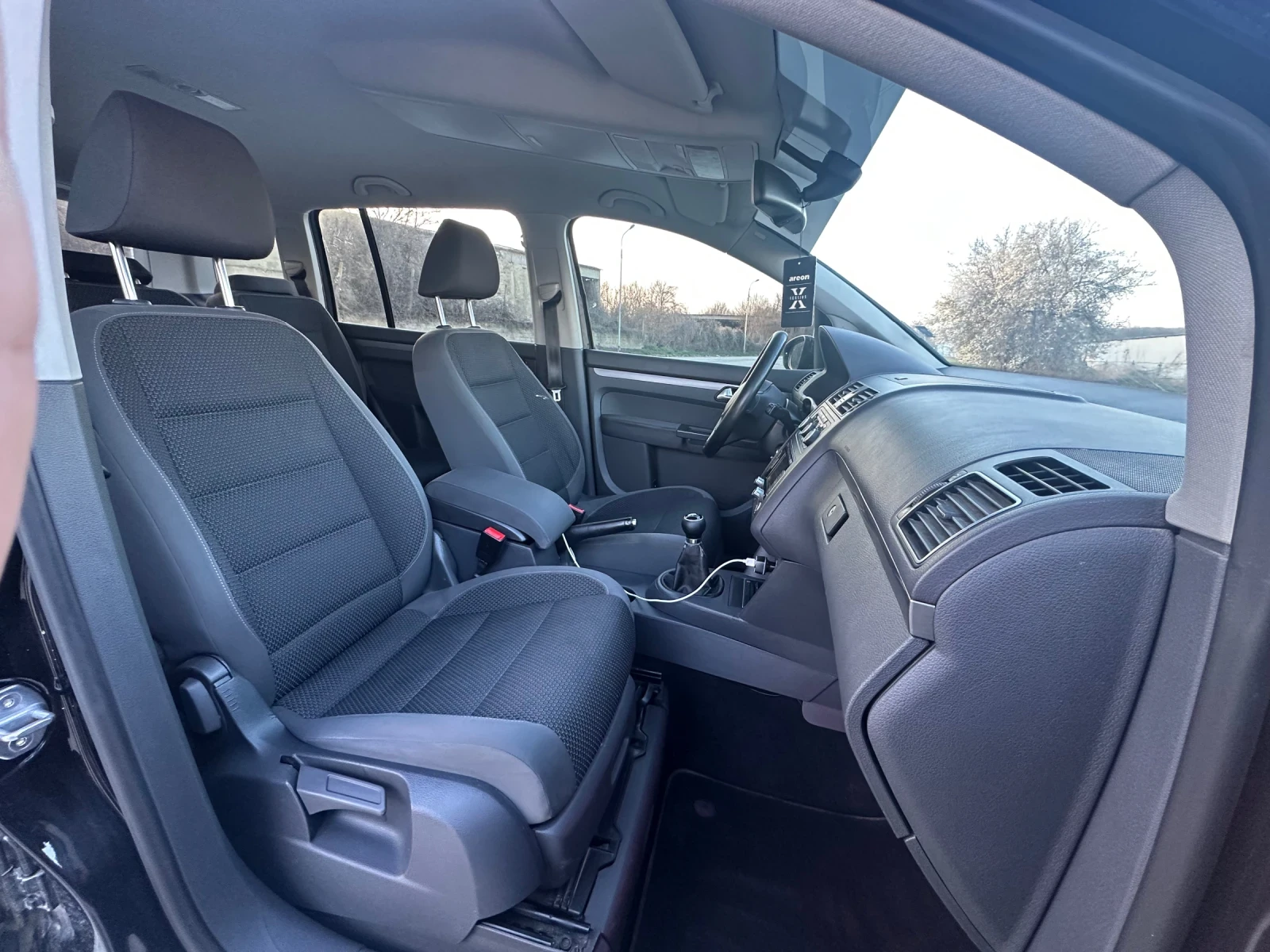 VW Touran, снимка 7 - Автомобили и джипове - 54140312