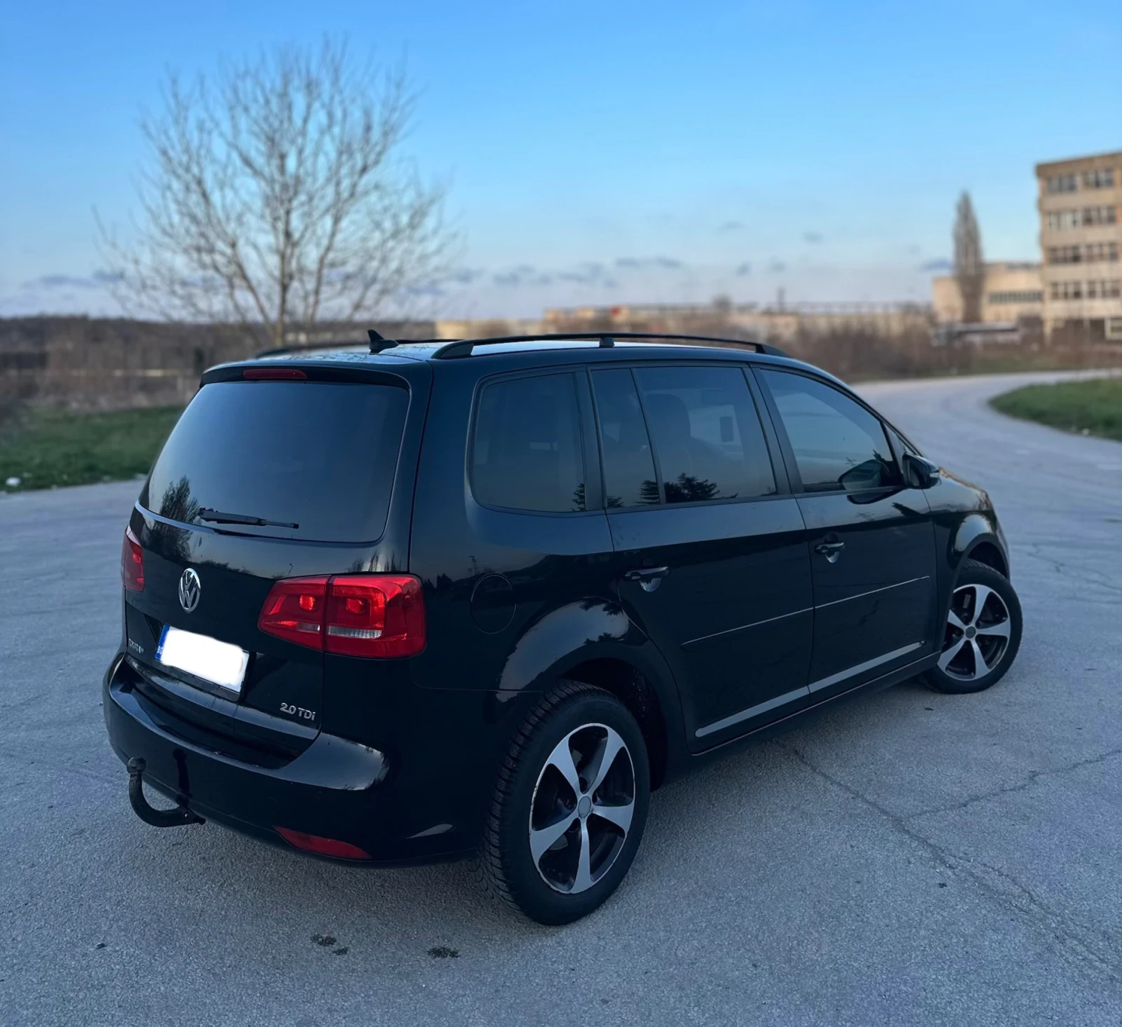 VW Touran, снимка 3 - Автомобили и джипове - 54140312