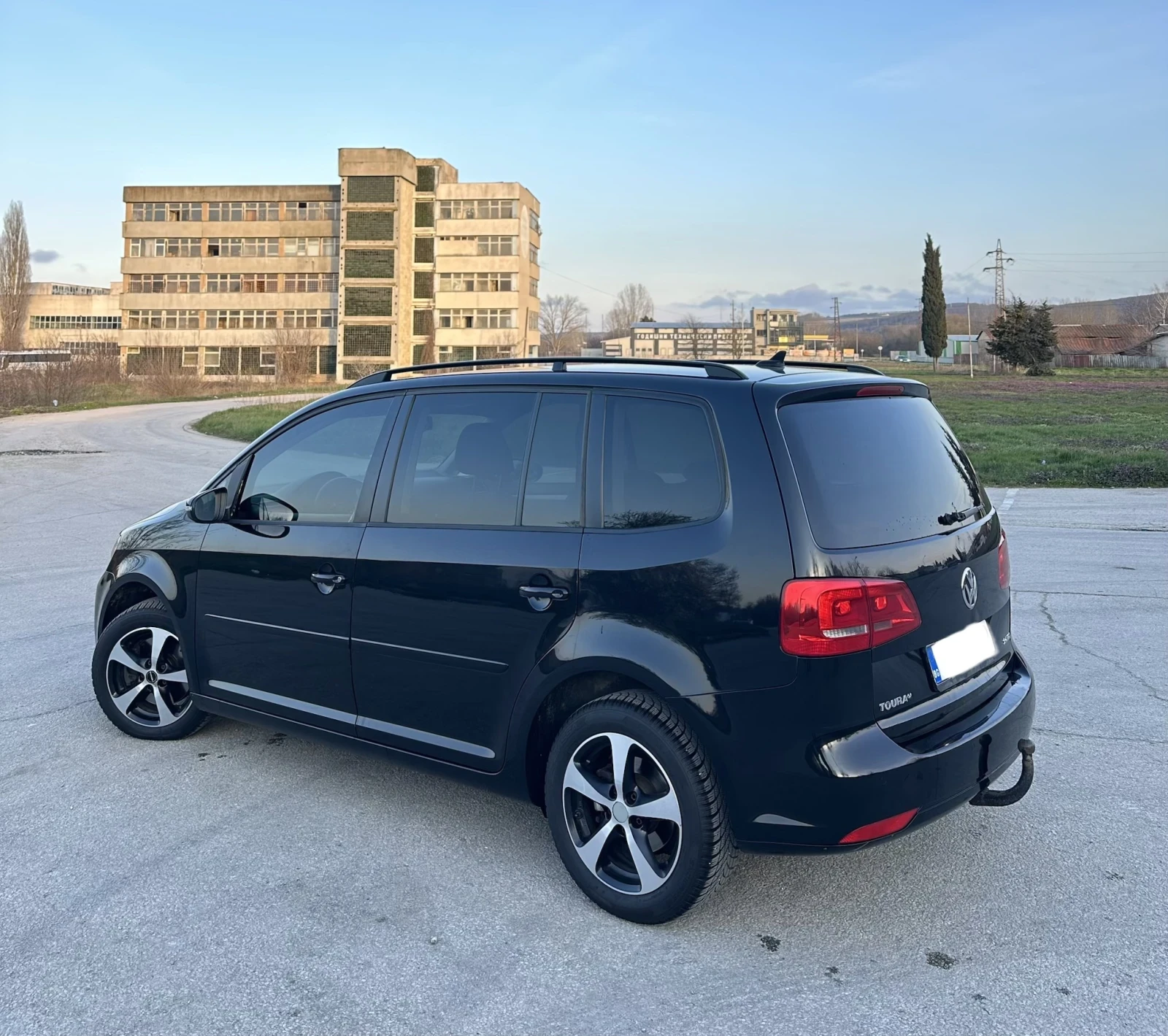 VW Touran, снимка 4 - Автомобили и джипове - 54140312