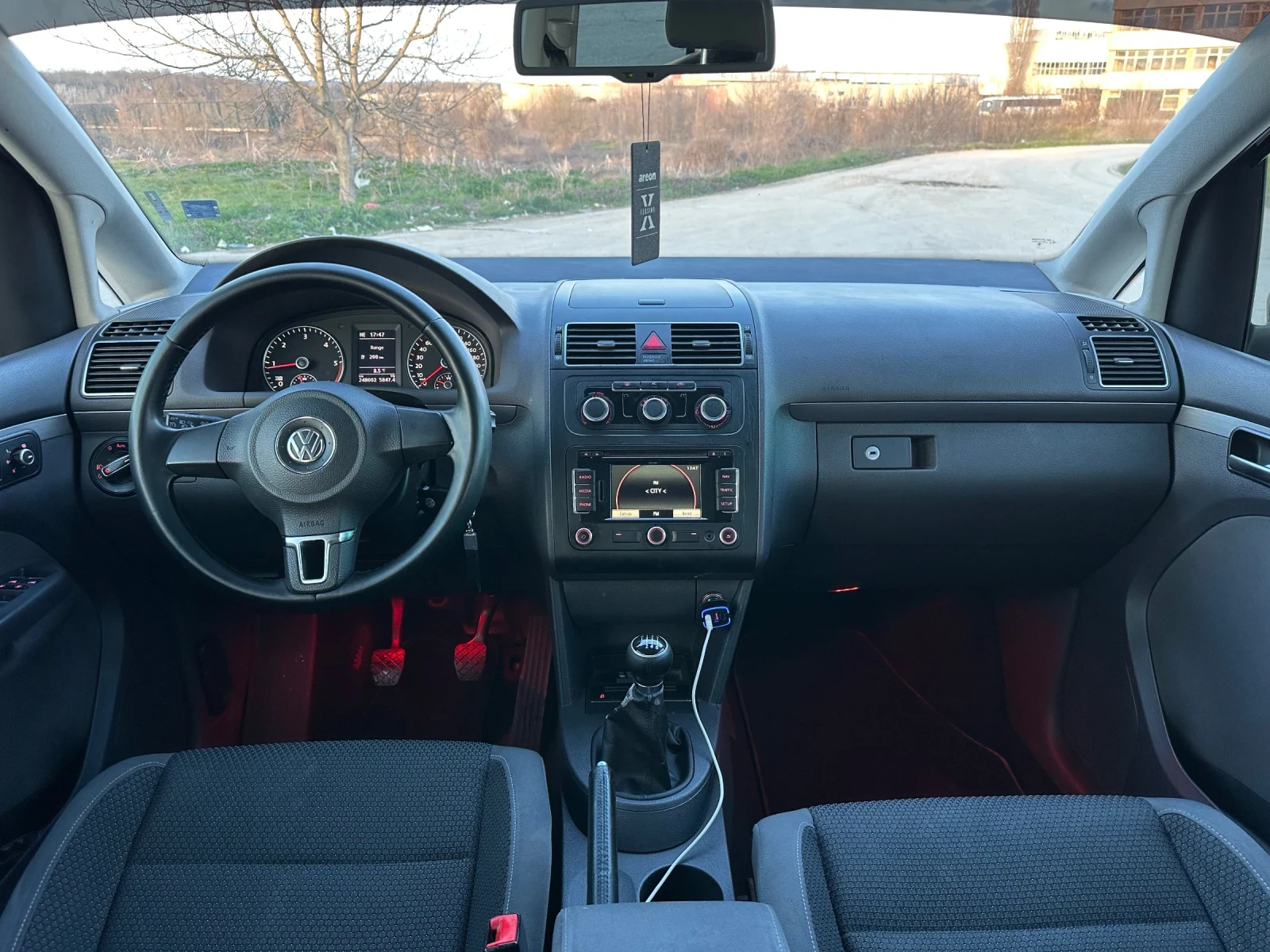 VW Touran, снимка 5 - Автомобили и джипове - 54140312