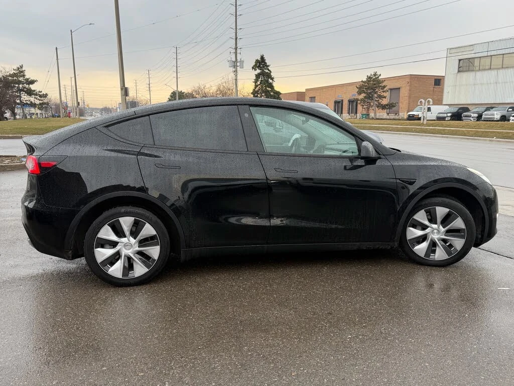 Tesla Model Y Long Range* AWD* АвтоКредит* (ЦЕНА ДО БГ), снимка 4 - Автомобили и джипове - 54137546